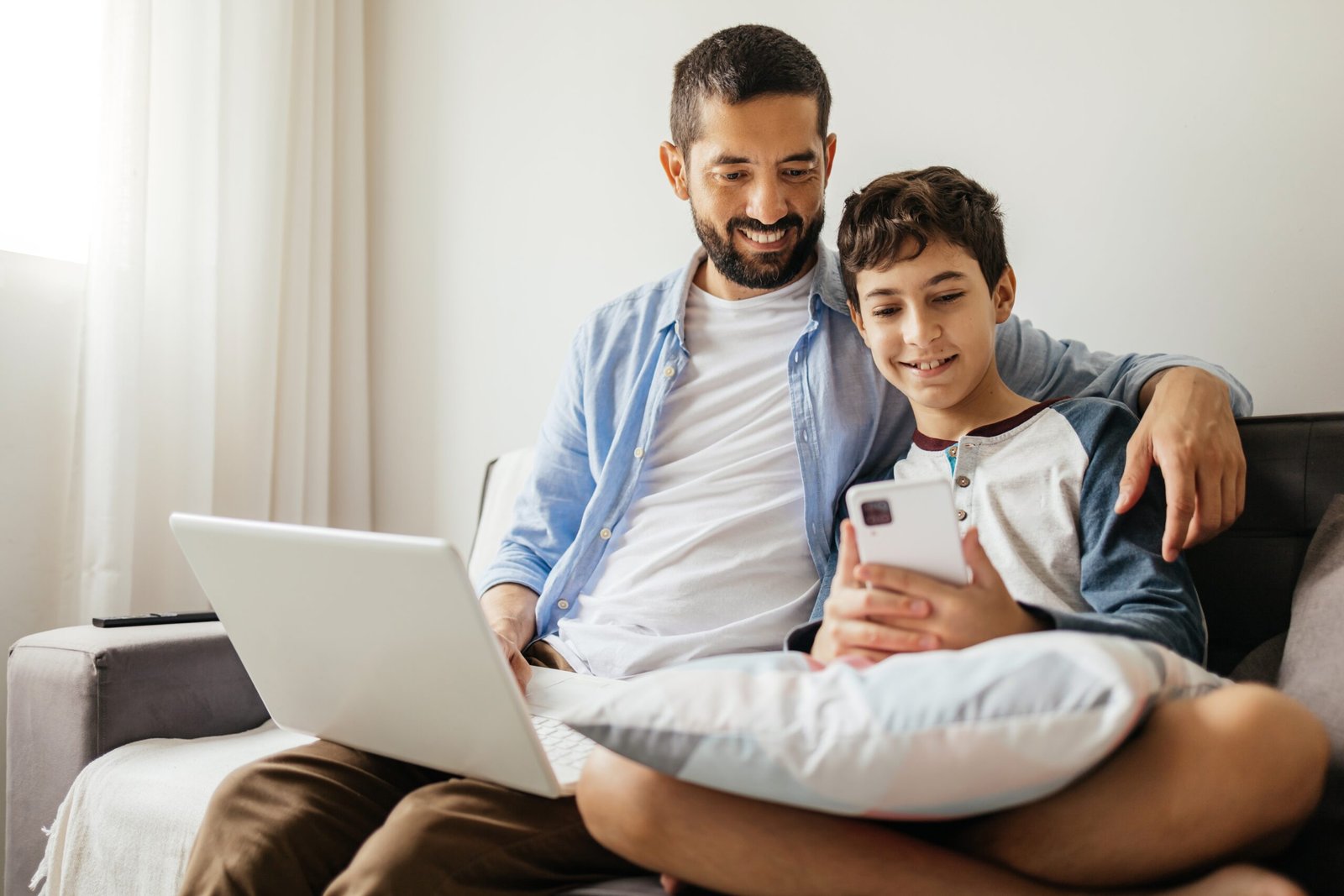 Summer Phone Boundaries That Actually Work (and Won’t Start a Fight)